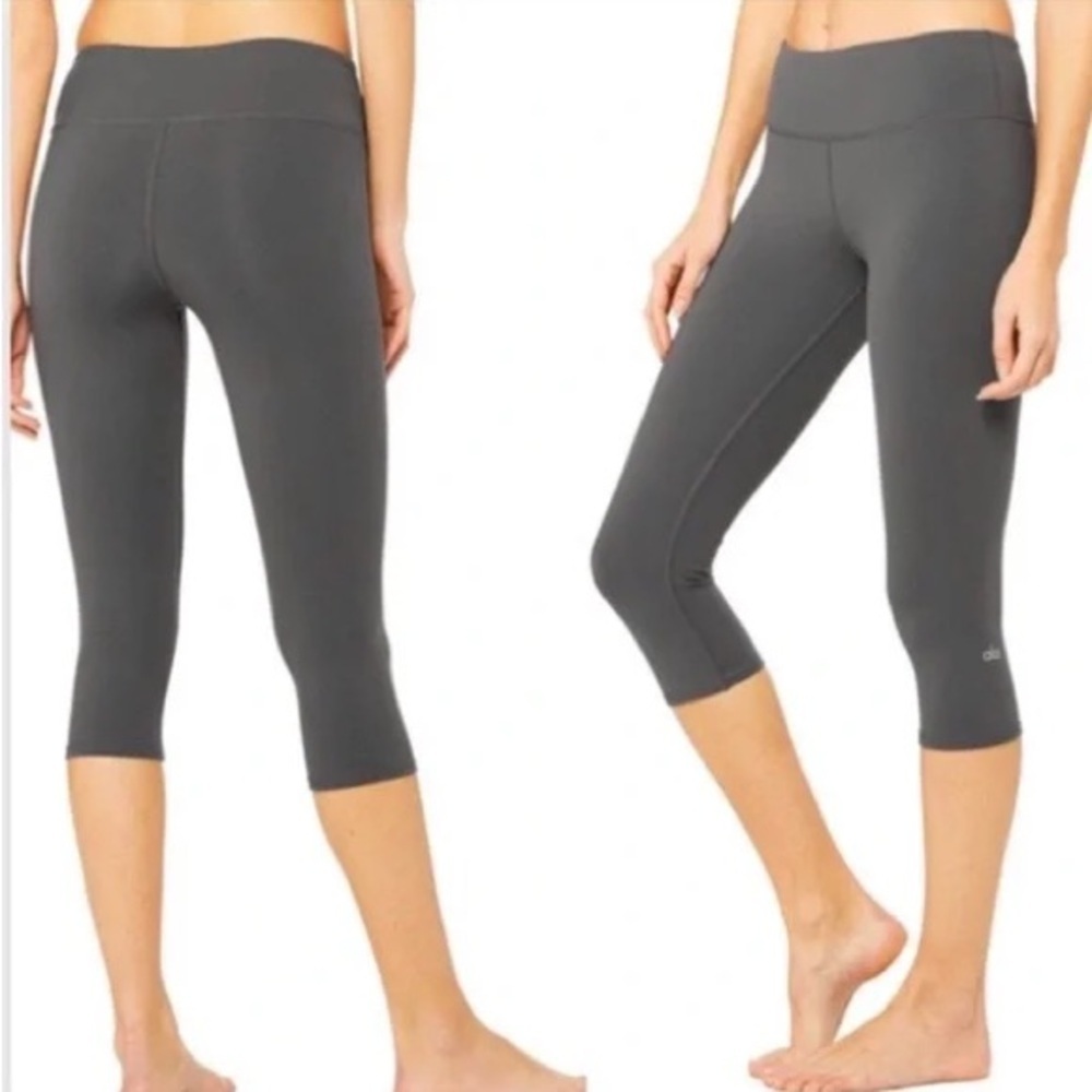 ALO YOGA Airbrushed Capri Grey Leggings Size S